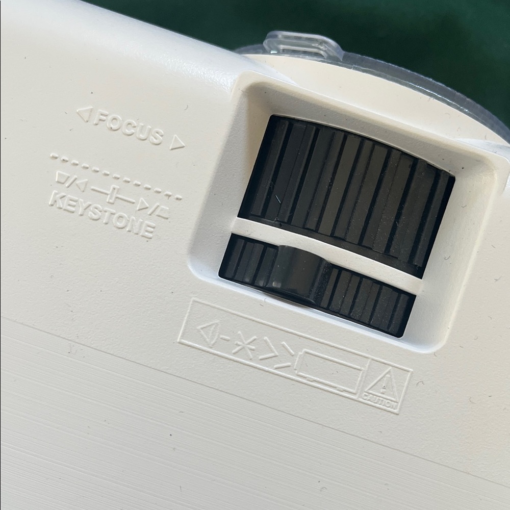 White Portable Projector - Picture 4 of 8